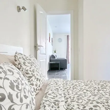 Modern In Las Americas Apartment